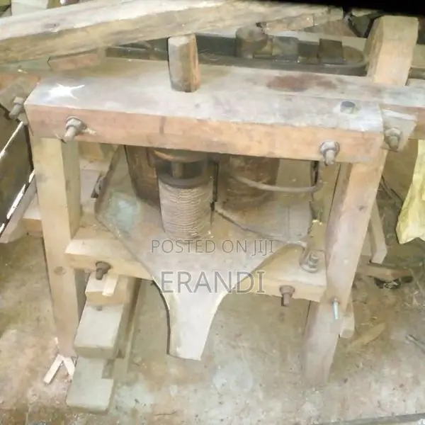 Ugas Mola Machine