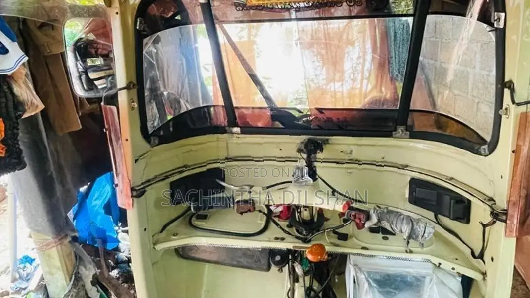 Bajaj RE 2004