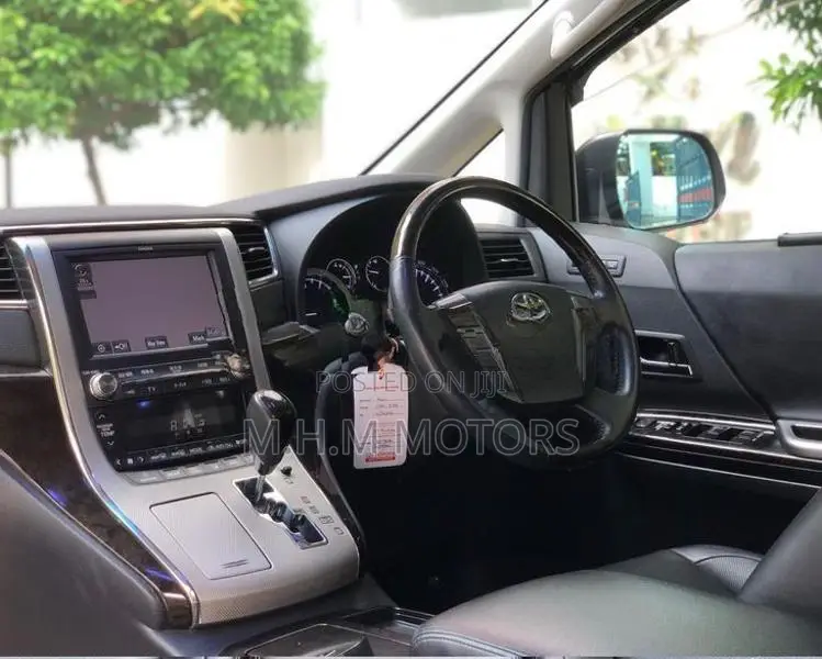 Toyota Vellfire 2012