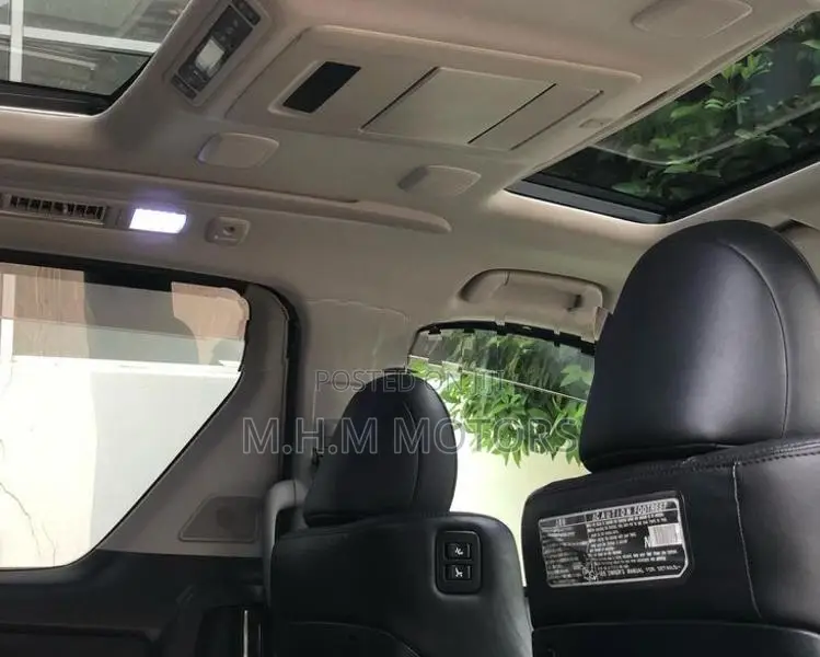 Toyota Vellfire 2012