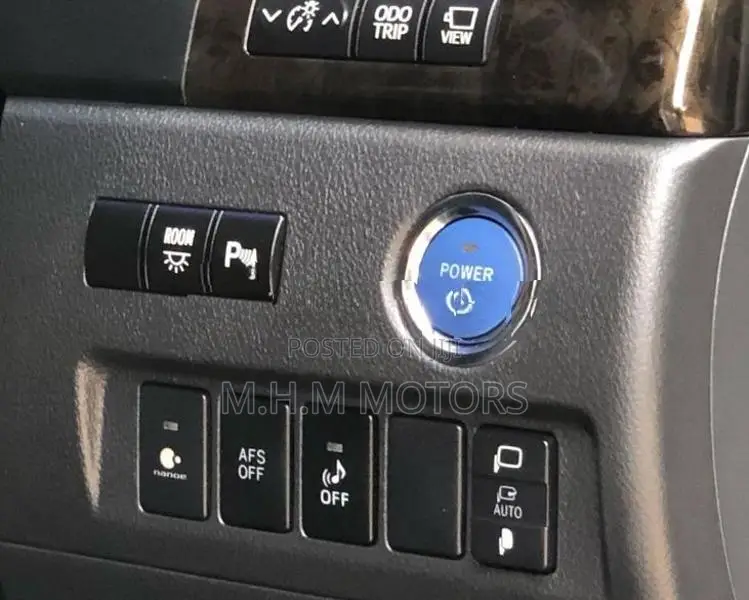 Toyota Vellfire 2012