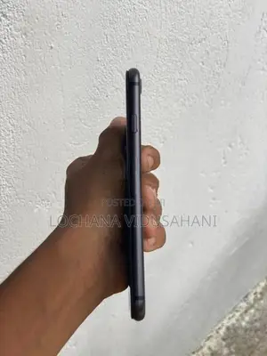 Apple iPhone 8 (Used)