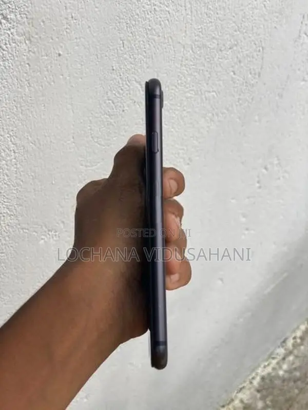 Apple iPhone 8 (Used)