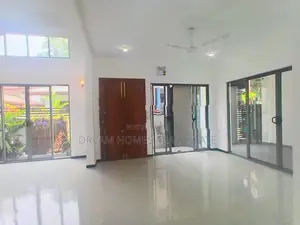 Modern 3-Storey Luxury Home – Mattogoda, Polgasovita