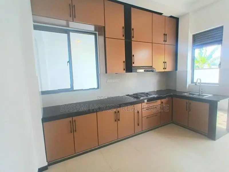 Modern 3-Storey Luxury Home – Mattogoda, Polgasovita