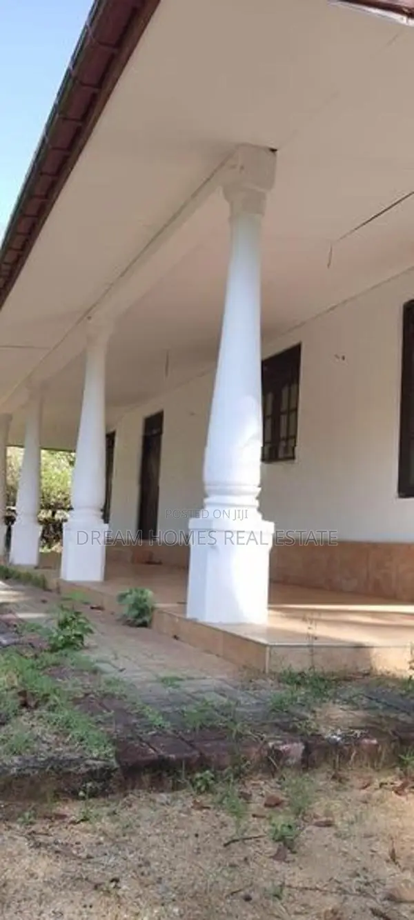 Prime Land with 2-Storey House – Wewaldeniya, Gampaha