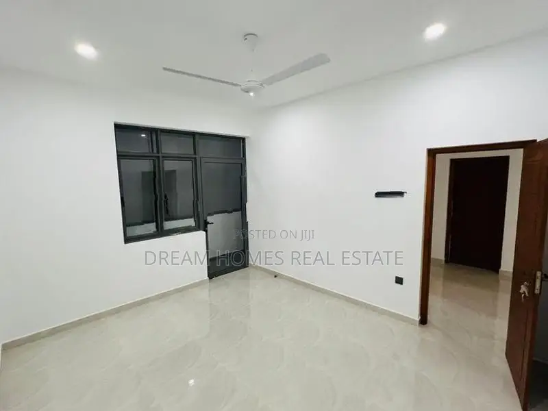 Brand New Luxury Two-Storey House for Sale – Piliyandala