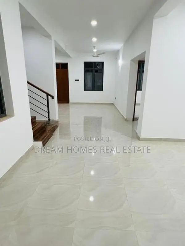 Brand New Luxury Two-Storey House for Sale – Piliyandala