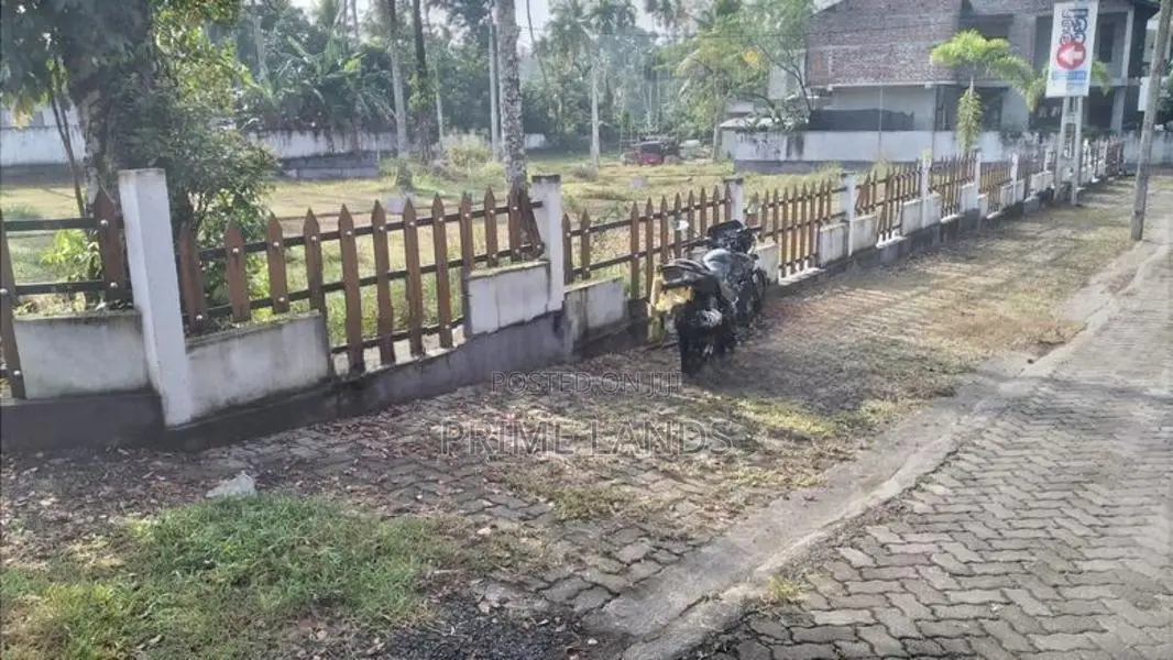 Athurugiriya Residential Land for Sale Close to Milenium City