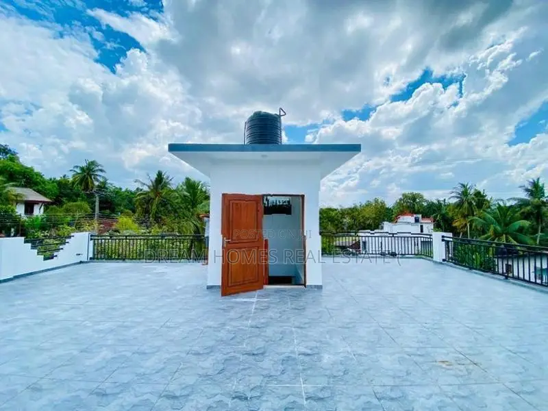 House for Sale in Athurugiriya – Close to All Amenities