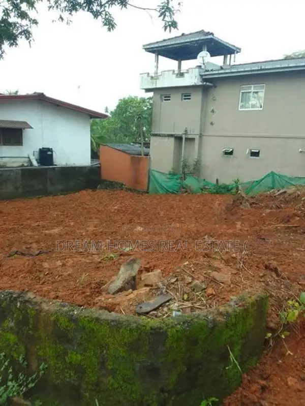 9.5 Perches Land Near Athurugiriya Junction