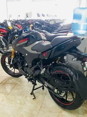 Hero Hunk 160R 4V Brand New 2026