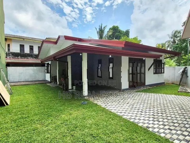 Newly Build Luxury Single Storey House for Sale Diyagama