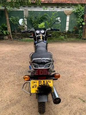 Bajaj CT100 2013