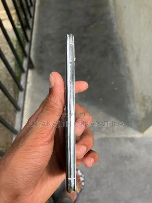 Apple iPhone X (Used)