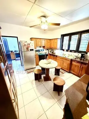 Lakefront Luxury house in Moratuwa