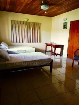 Lakefront Luxury house in Moratuwa