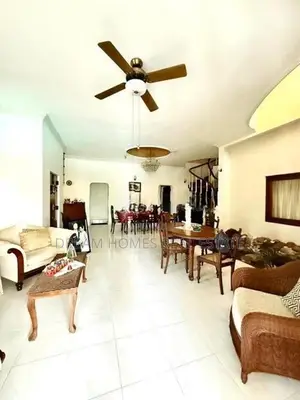 Lakefront Luxury house in Moratuwa