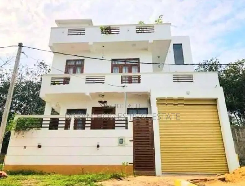 2 Storey House with Rooftop & Stunning Paddy Field View Piliyandala
