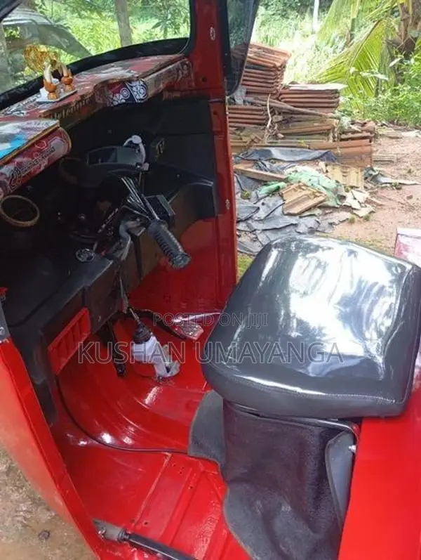 Bajaj RE 2015