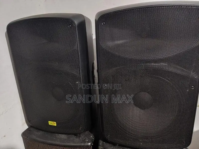 Studio Master Speakers Powerd