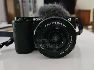 Sony ZV-E10 Mirrorless Camera with 16-50mm Kit Lens