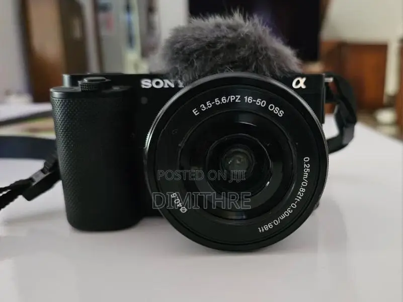 Sony ZV-E10 Mirrorless Camera with 16-50mm Kit Lens