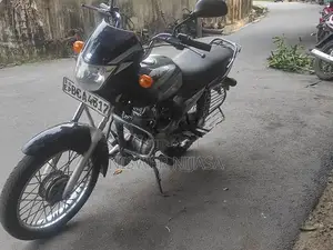 Bajaj CT100 2016