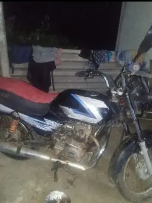 Bajaj CT100 2013