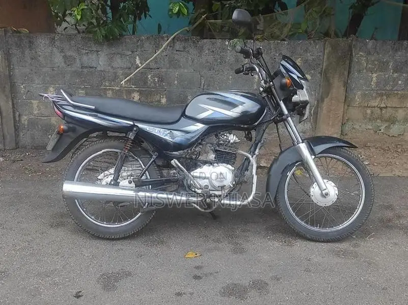 Bajaj CT100 2016
