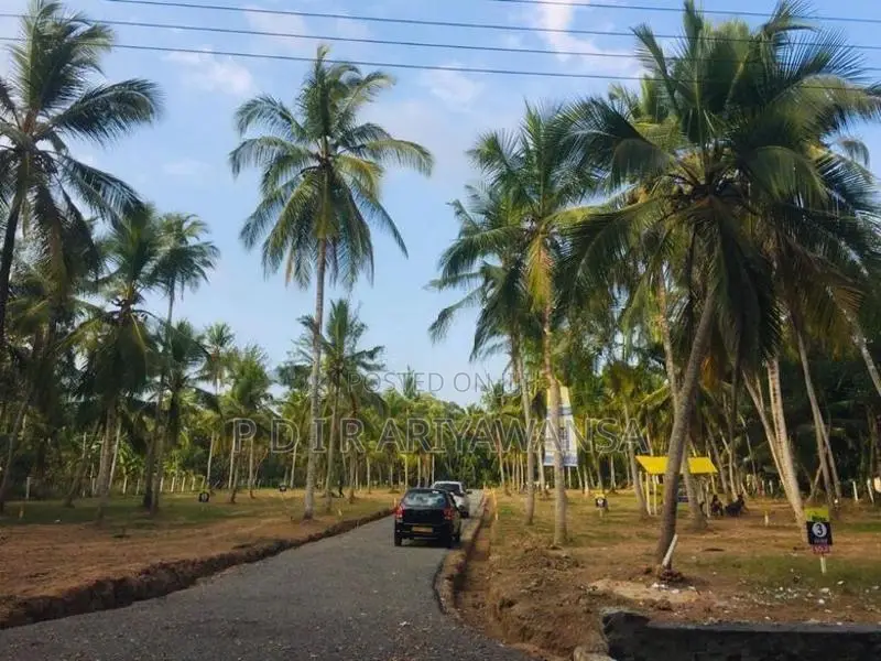 කුලියාපිටිය නගරයෙන් අගනා බිම් කොටස්