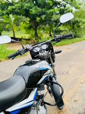 Bajaj CT100 2022