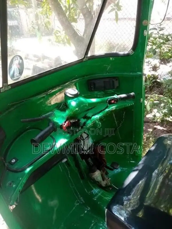 Bajaj RE 2003