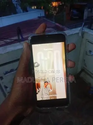 Apple iPhone SE 2 (Used)