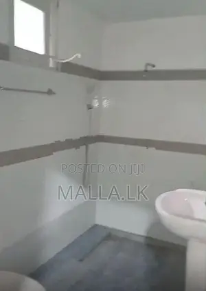 Small House for Sale on near to Kandy Colombo Road Pasyala