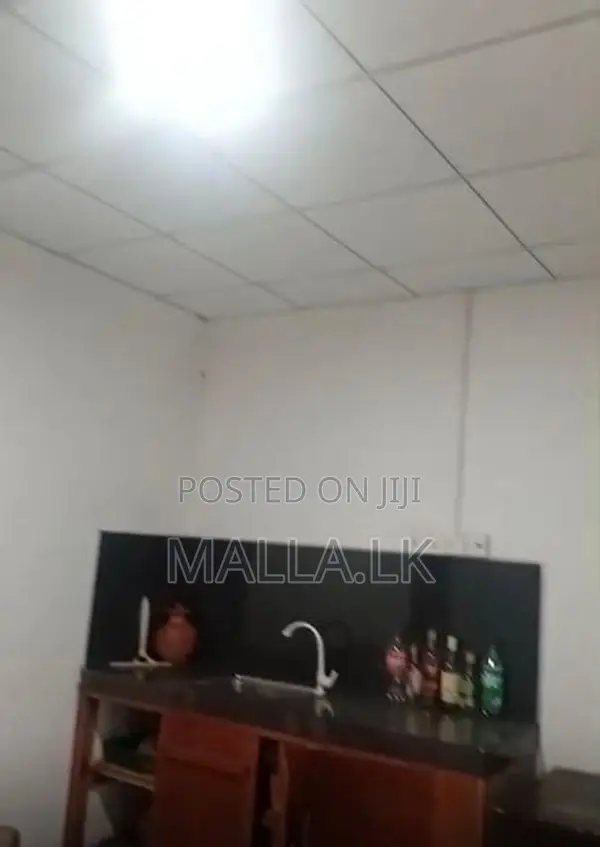 Small House for Sale on near to Kandy Colombo Road Pasyala