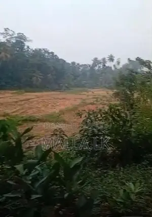 Small House for Sale on near to Kandy Colombo Road Pasyala