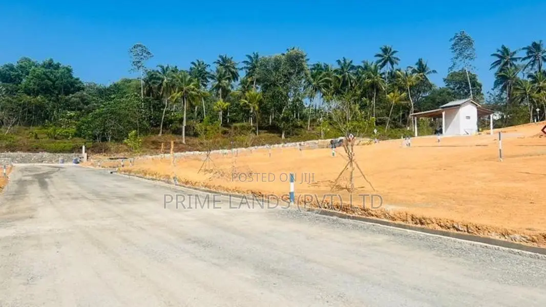 මහනගරසභා සිමාවෙන් ඉඩමක් කලුතර