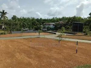 කලුතර නේවාසික බිම් කොටස්