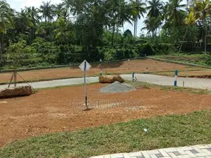 කලුතර නේවාසික බිම් කොටස්