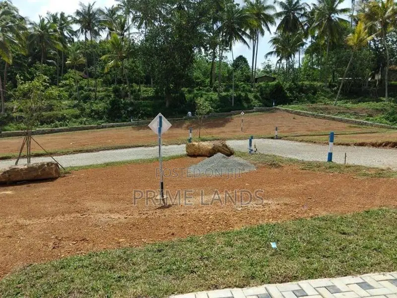 කලුතර නේවාසික බිම් කොටස්
