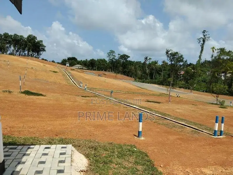 කලුතර නේවාසික බිම් කොටස්