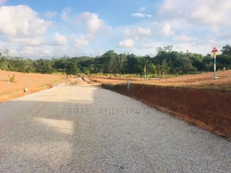 408 ප්‍රධාන බස් පාරට මුහුනලා බිම් කොටස් කාලවිල