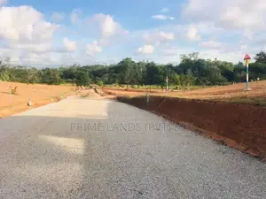 කාලවිල ප්‍රධාන බස් පාරට මුහුනලා නේවාසික බිම් කොටස්