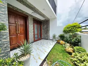 Architecture Designed Super Luxury Three Storey House Kahathuduwa