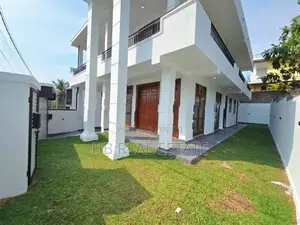Super Luxury Three Storey House for Sale in Piliyandala