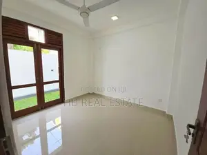 Super Luxury Three Storey House for Sale in Piliyandala