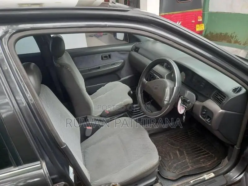 Nissan Sunny FB 14 1998