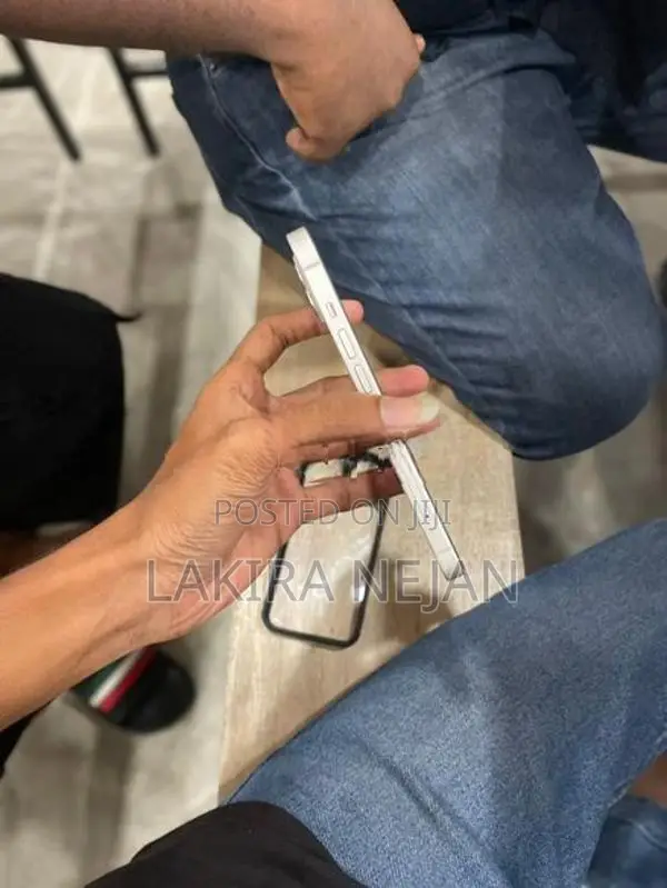 Apple iPhone 13 (Used)