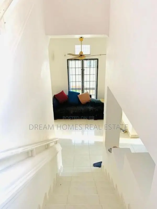 Beautiful Family House for Rent in Thalawathugoda – Temple Road